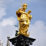 ESTATUA DORADA DE LA VIRGEN Mª